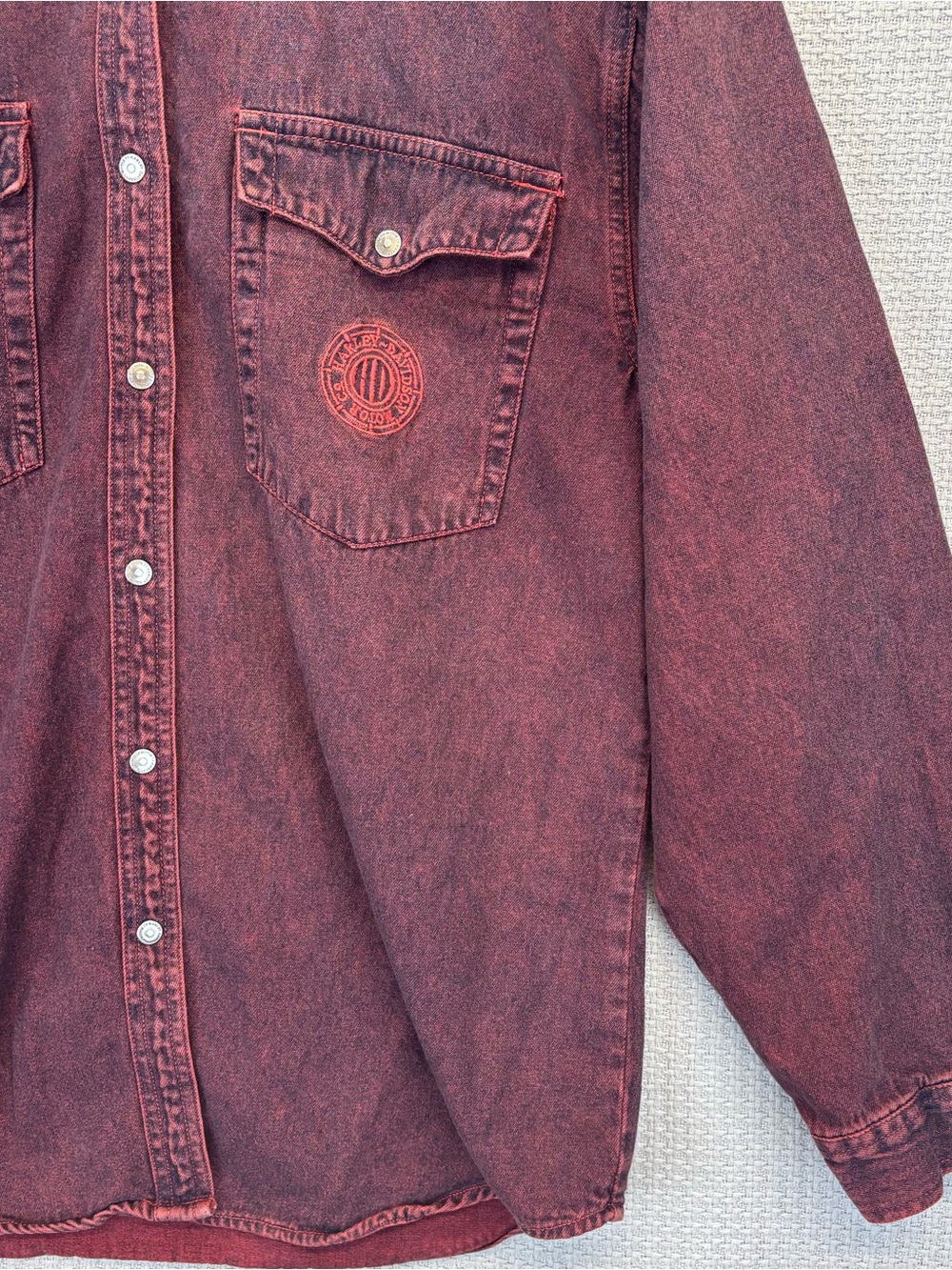 Harley Davidson Women’s Long Sleeve Snap Front Faded Burgandy Denim Shirt Med - Picture 4 of 8